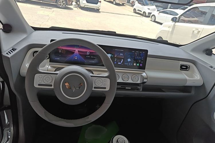 Used Wuling Air ev 2023 - Four Seats - Advanced Edition Center Console