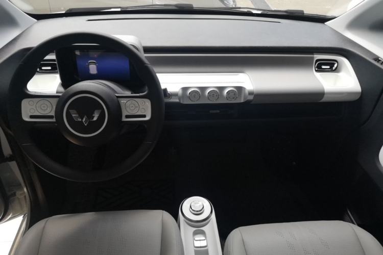 Used Wuling Air ev 2023 - Four Seats - Standard Edition Center Console