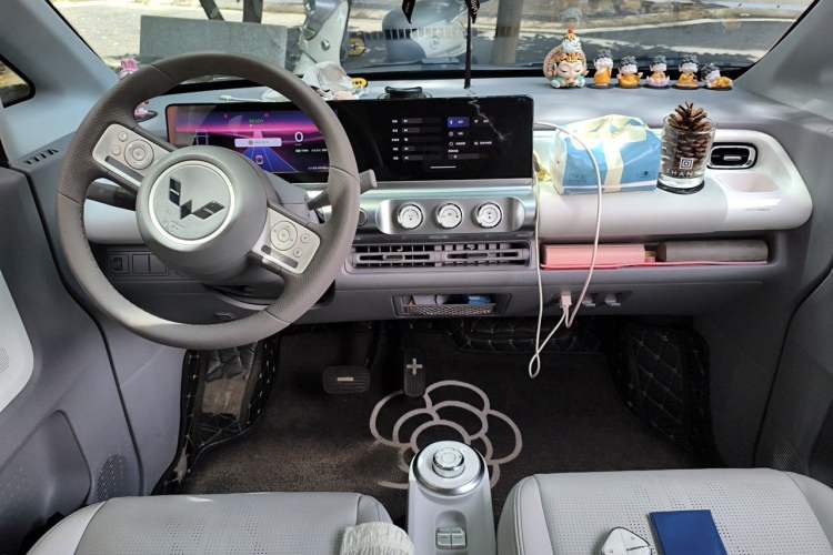 Used Wuling Air ev 2023 - Four Seats - Advanced Edition Center Console