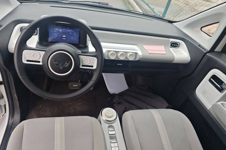 Used Wuling Air ev 2023 - Four Seats - Standard Edition Center Console