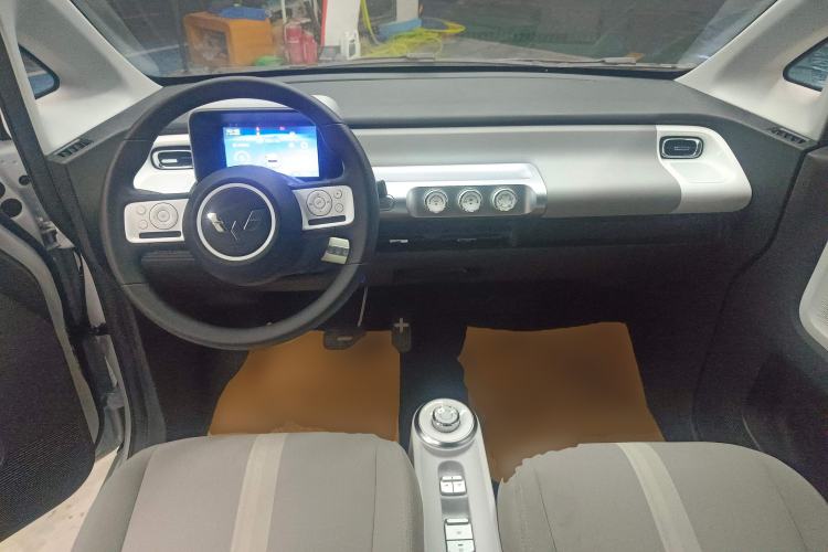 Used Wuling Air ev 2023 - Four Seats - Standard Edition Center Console