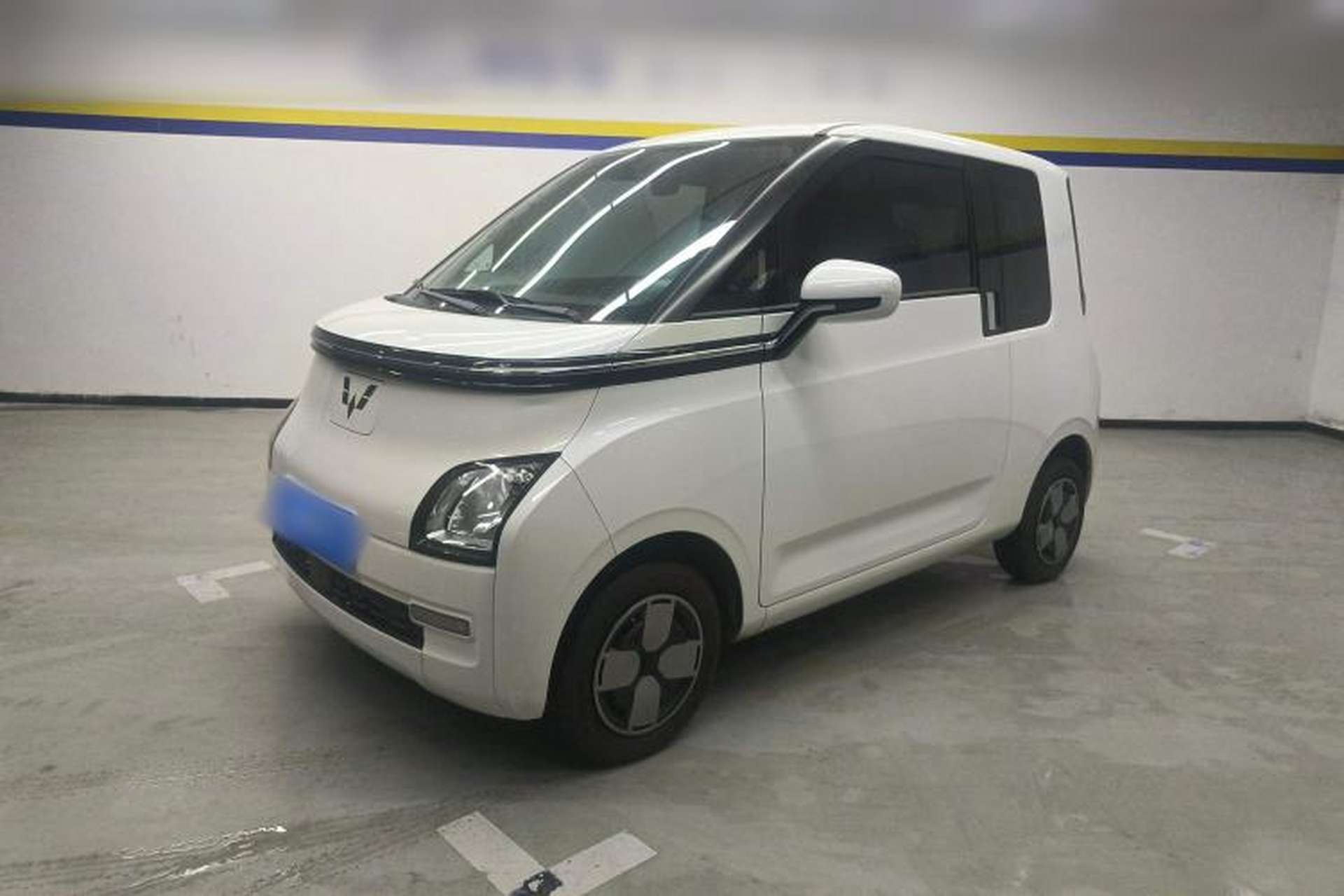 Used Wuling Air ev 2023 - Four Seats - Standard Edition Front Left 45 Deg