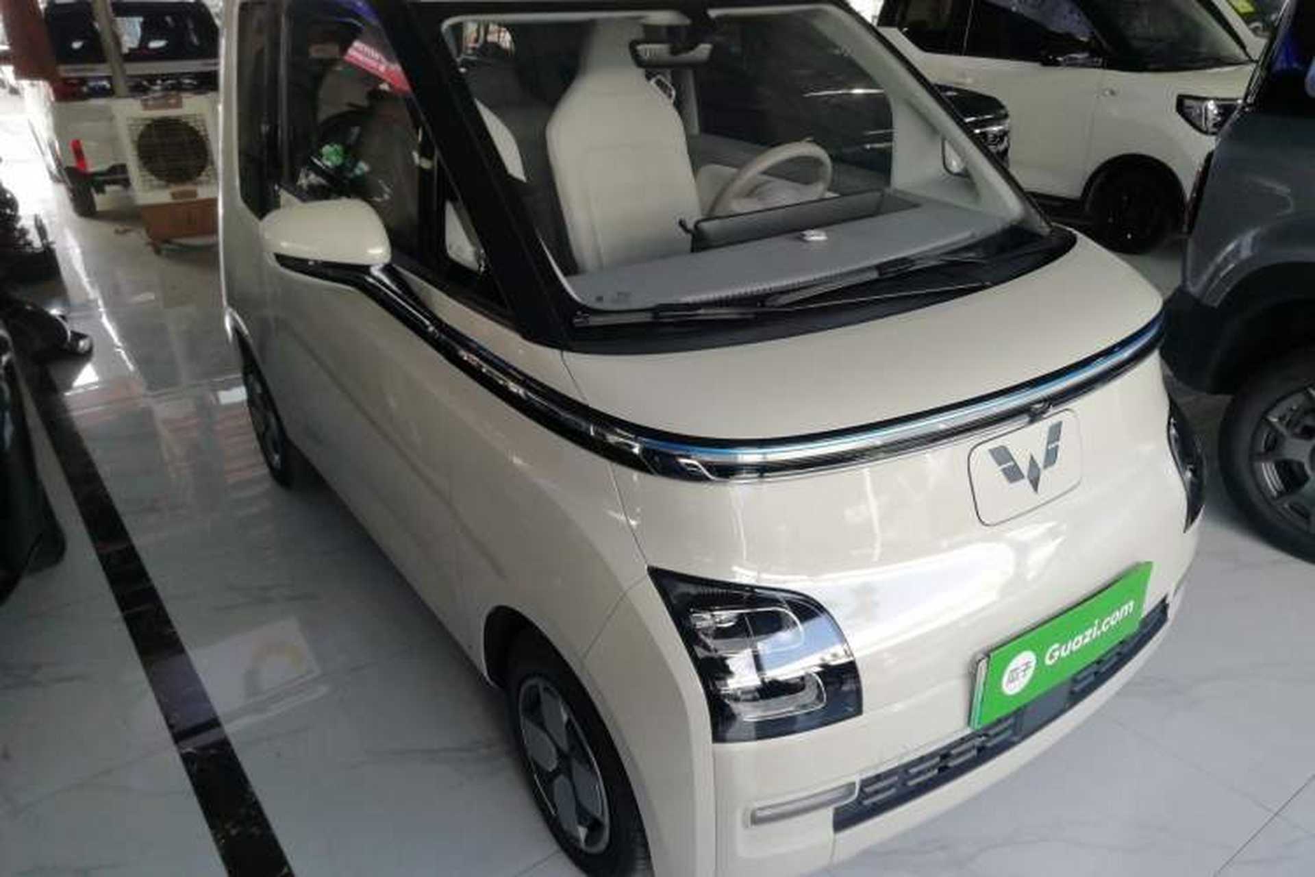 Used Wuling Air ev 2023 - Four Seats - Advanced Edition Front Right 45 Deg