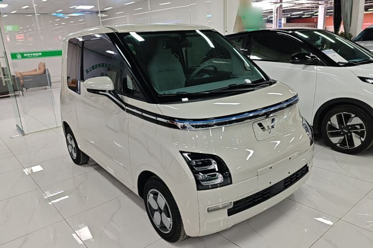 Used Wuling Air ev 2023 - Four Seats - Advanced Edition Front Right 45 Deg