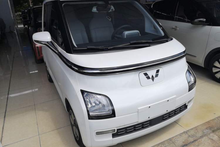 Used Wuling Air ev 2023 - Four Seats - Standard Edition Front Right 45 Deg