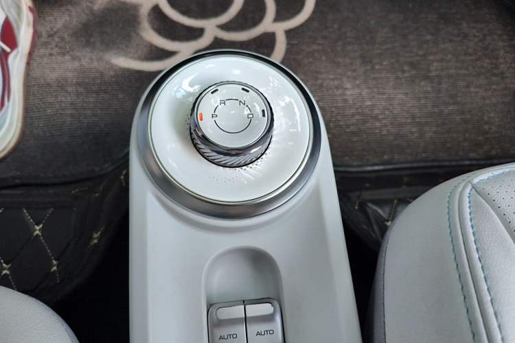 Used Wuling Air ev 2023 - Four Seats - Advanced Edition Gear Lever