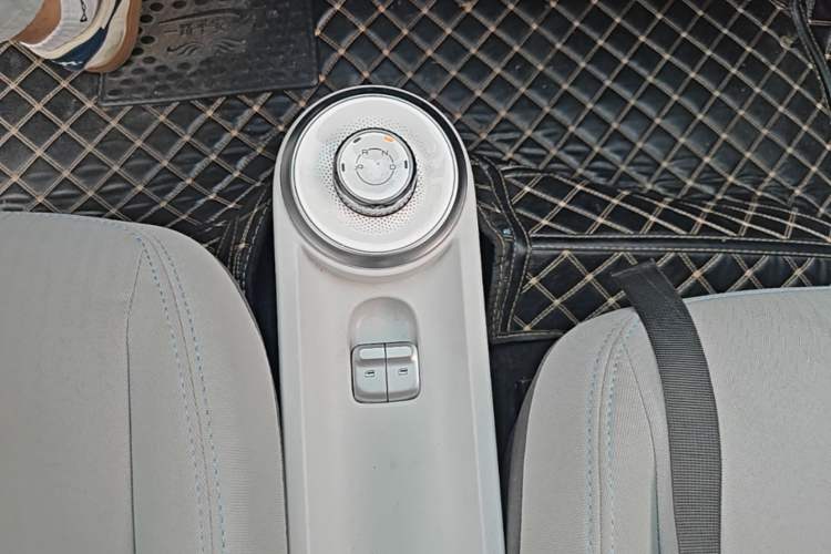 Used Wuling Air ev 2023 – Two-Seater - Standard Edition Gear Lever