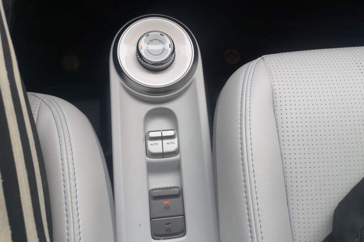 Used Wuling Air ev 2023 - Four Seats - Advanced Edition Gear Lever