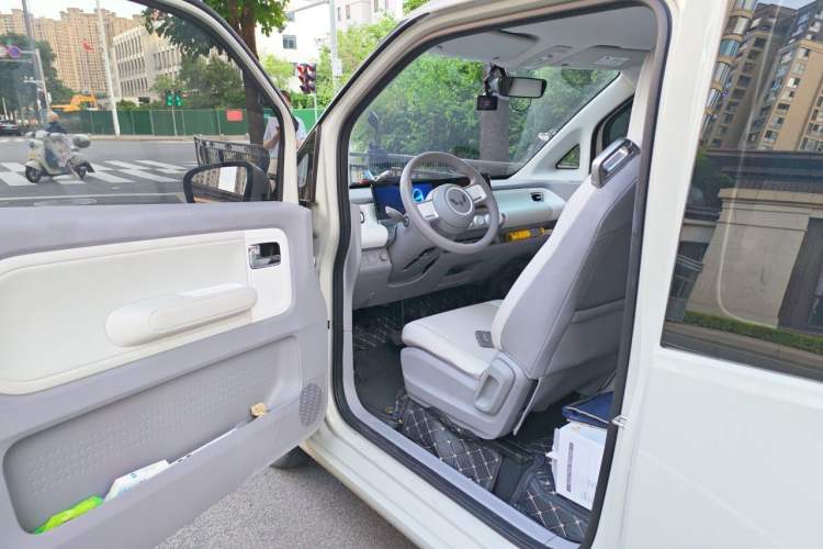 Used Wuling Air ev 2023 - Four Seats - Advanced Edition Interior 3
