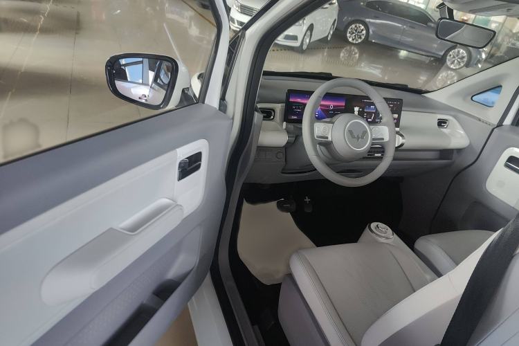 Used Wuling Air ev 2023 - Four Seats - Advanced Edition Interior 3