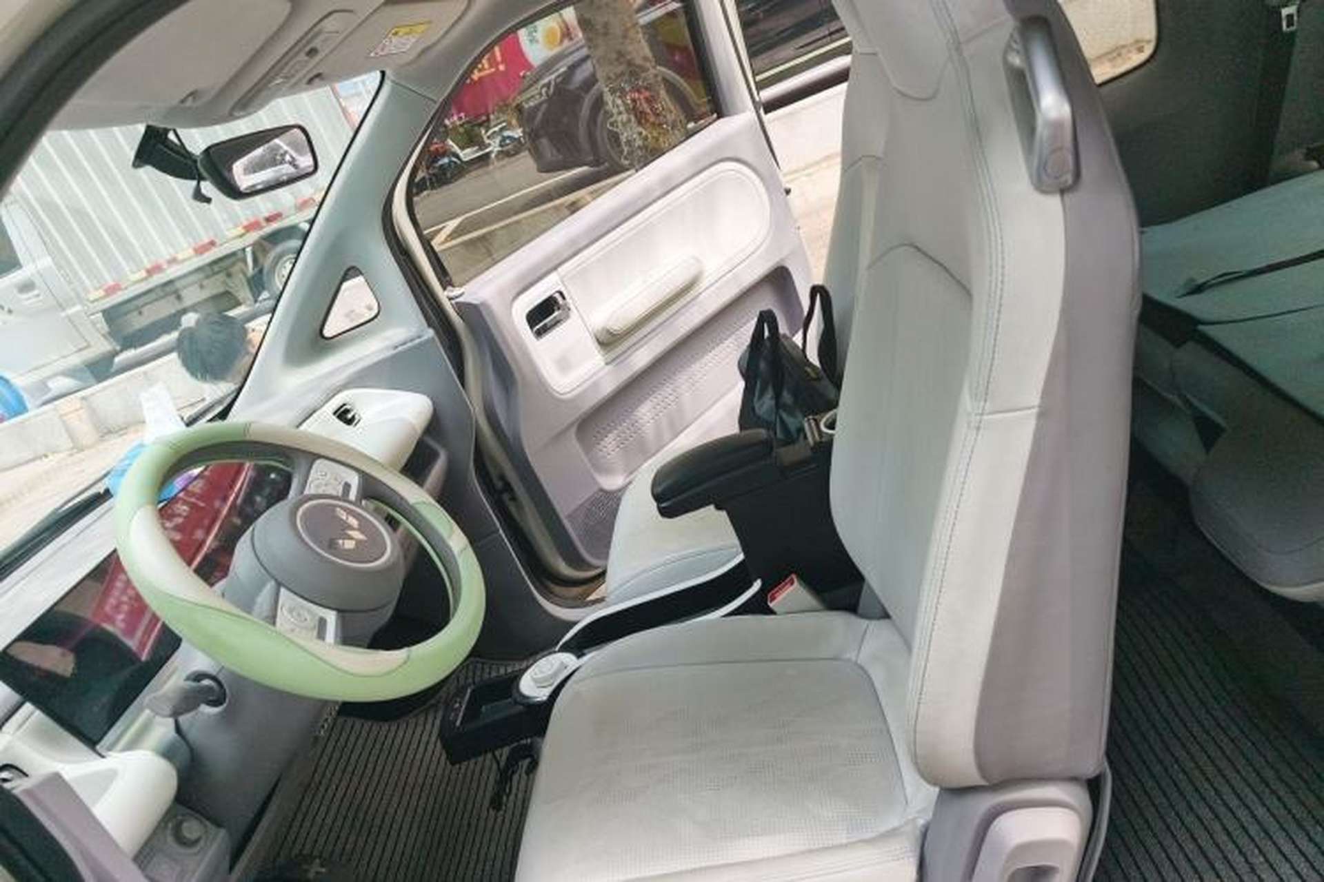 Used Wuling Air ev 2023 - Four Seats - Advanced Edition Left Front Seat