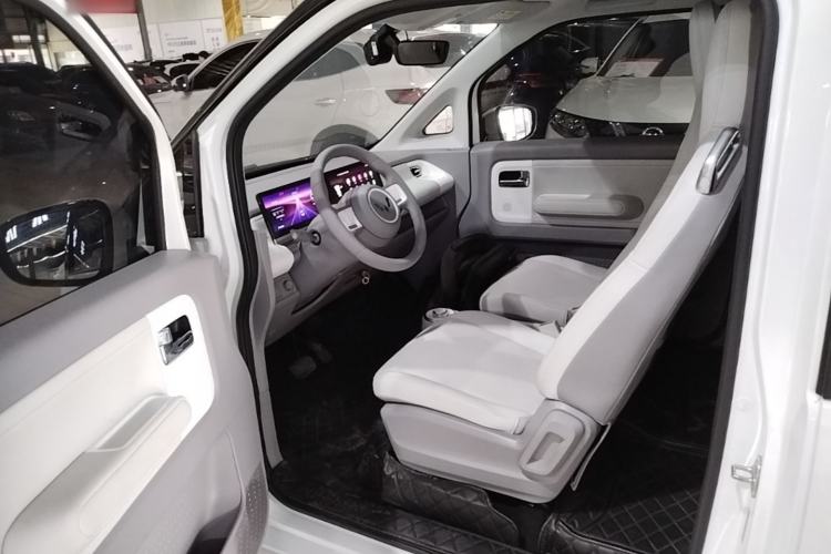 Used Wuling Air ev 2023 - Four Seats - Advanced Edition Left Front Seat