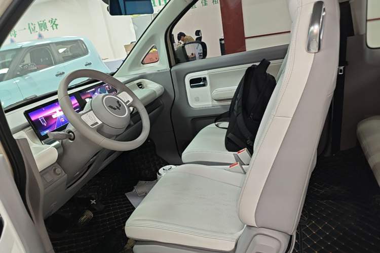 Used Wuling Air ev 2023 - Four Seats - Advanced Edition Left Front Seat