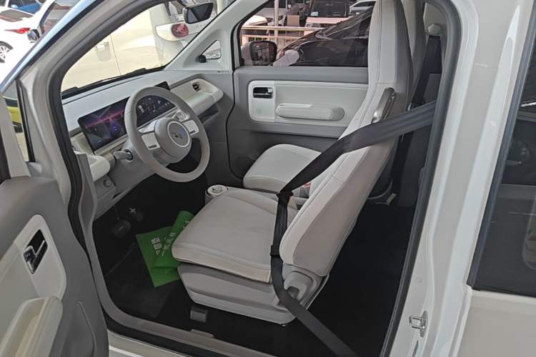 Used Wuling Air ev 2023 - Four Seats - Advanced Edition Left Front Seat