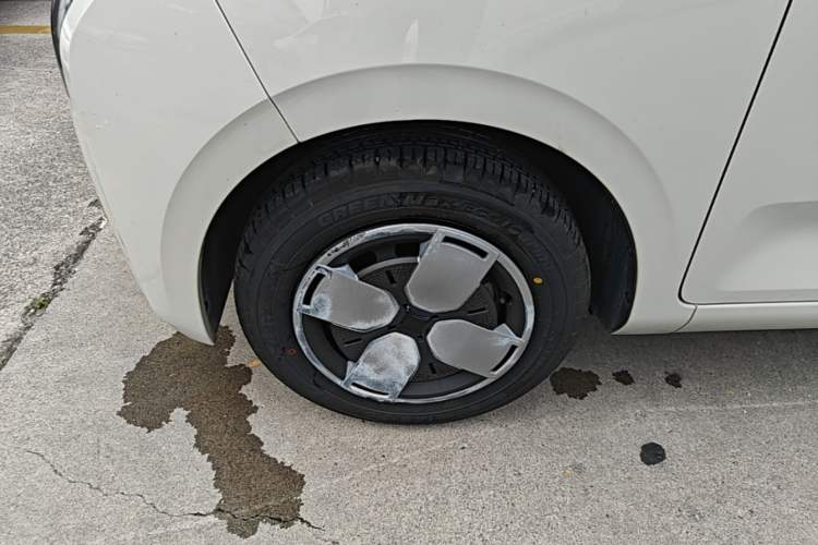 Used Wuling Air ev 2023 - Four Seats - Advanced Edition Left Front Wheel Hub