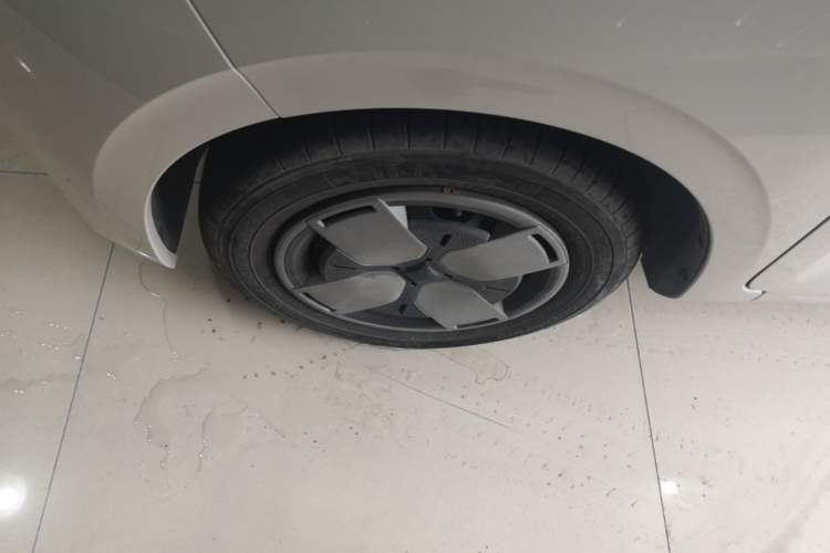 Used Wuling Air ev 2023 - Four Seats - Advanced Edition Left Front Wheel Hub