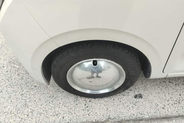 Used Wuling Air ev 2023 - Four Seats - Standard Edition Left Front Wheel Hub