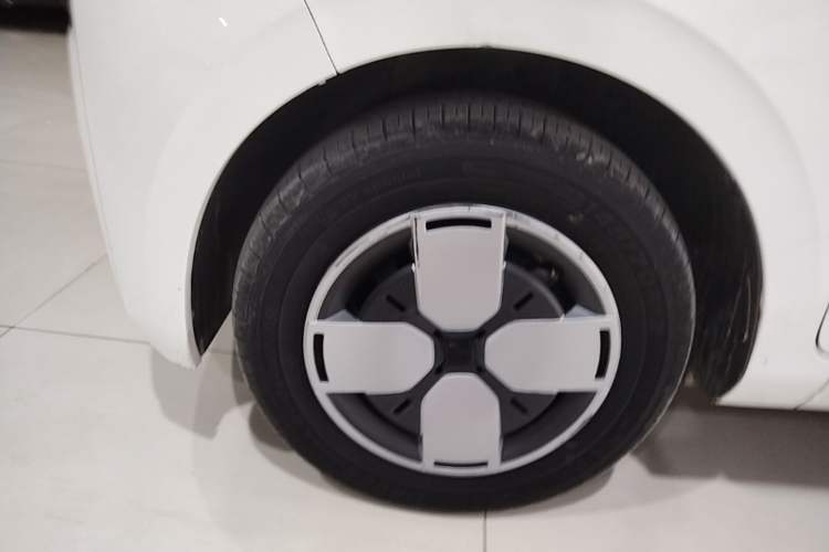 Used Wuling Air ev 2023 - Four Seats - Advanced Edition Left Front Wheel Hub