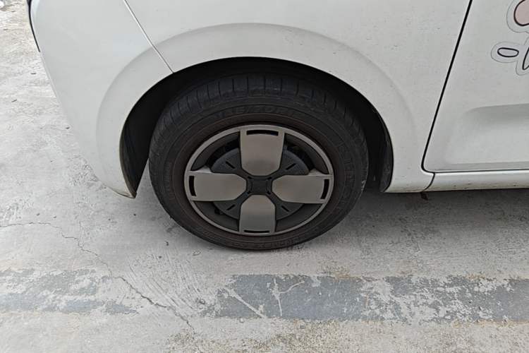 Used Wuling Air ev 2023 – Two-Seater - Standard Edition Left Front Wheel Hub