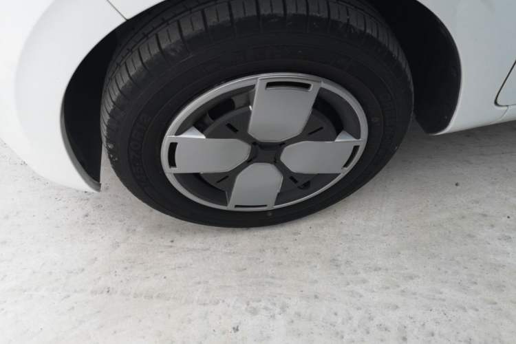 Used Wuling Air ev 2023 - Four Seats - Advanced Edition Left Front Wheel Hub