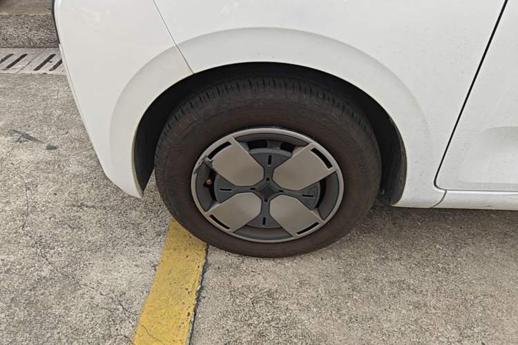 Used Wuling Air ev 2023 – Two-Seater - Standard Edition Left Front Wheel Hub