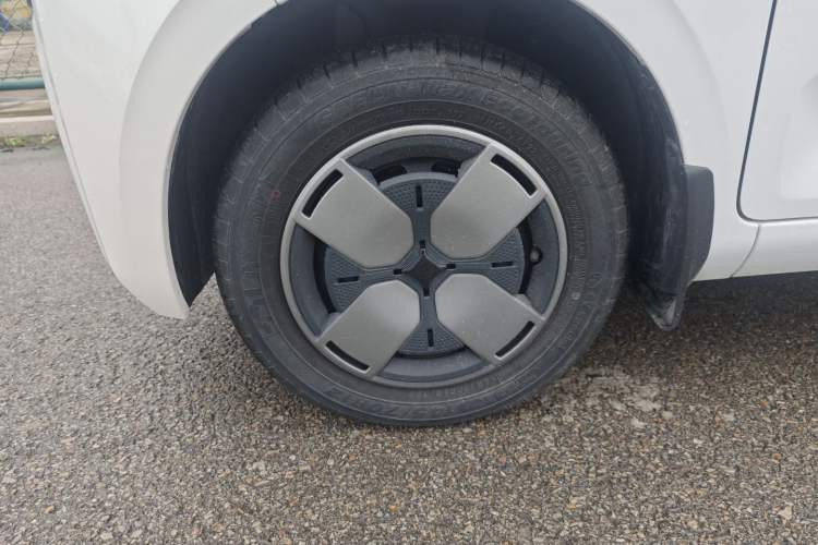 Used Wuling Air ev 2023 - Four Seats - Standard Edition Left Front Wheel Hub
