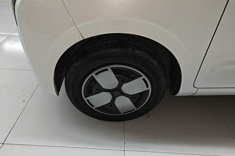 Used Wuling Air ev 2023 – Two-Seater - Standard Edition Left Front Wheel Hub