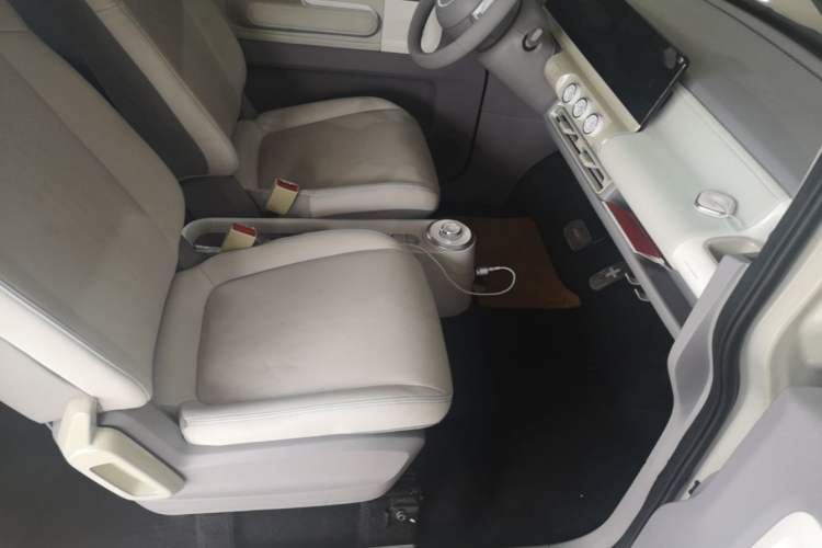 Used Wuling Air ev 2023 - Four Seats - Advanced Edition Right Front Seat