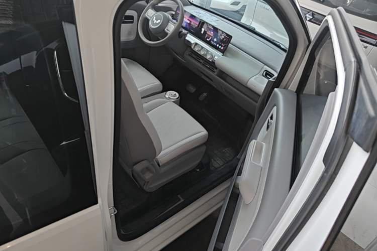 Used Wuling Air ev 2023 - Four Seats - Advanced Edition Right Front Seat