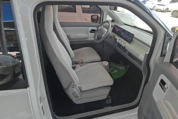 Used Wuling Air ev 2023 - Four Seats - Advanced Edition Right Front Seat