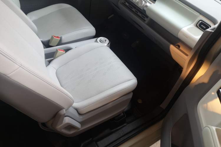 Used Wuling Air ev 2023 - Four Seats - Advanced Edition Right Front Seat