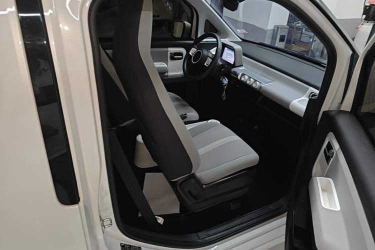 Used Wuling Air ev 2023 – Two-Seater - Standard Edition Right Front Seat