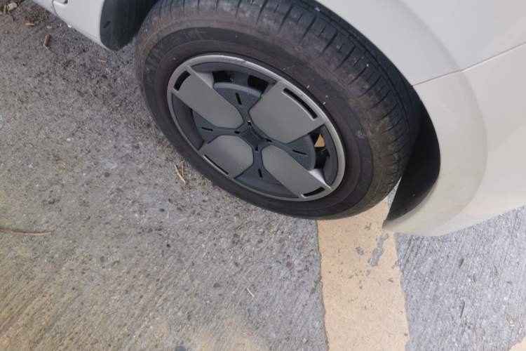 Used Wuling Air ev 2023 – Two-Seater - Standard Edition Right Front Wheel Hub