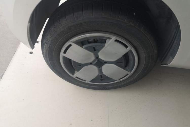 Used Wuling Air ev 2023 - Four Seats - Advanced Edition Right Rear Wheel Hub
