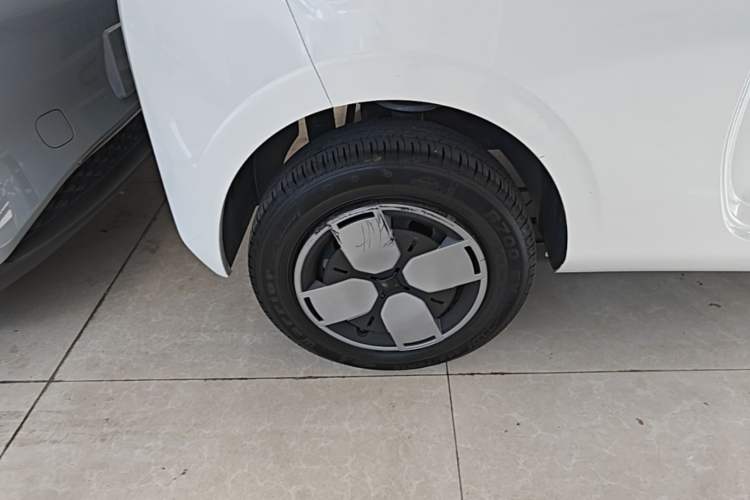 Used Wuling Air ev 2023 - Four Seats - Advanced Edition Right Rear Wheel Hub