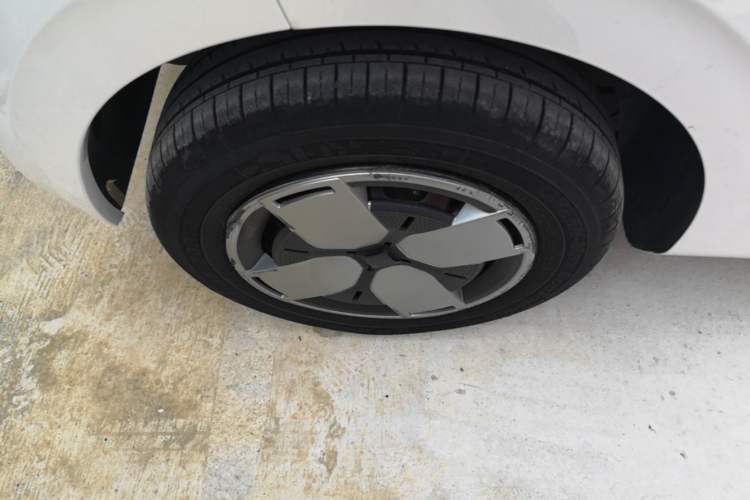 Used Wuling Air ev 2023 - Four Seats - Advanced Edition Right Rear Wheel Hub
