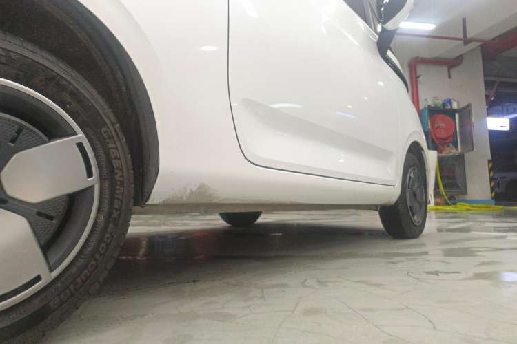 Used Wuling Air ev 2023 - Four Seats - Standard Edition Right Side Sill