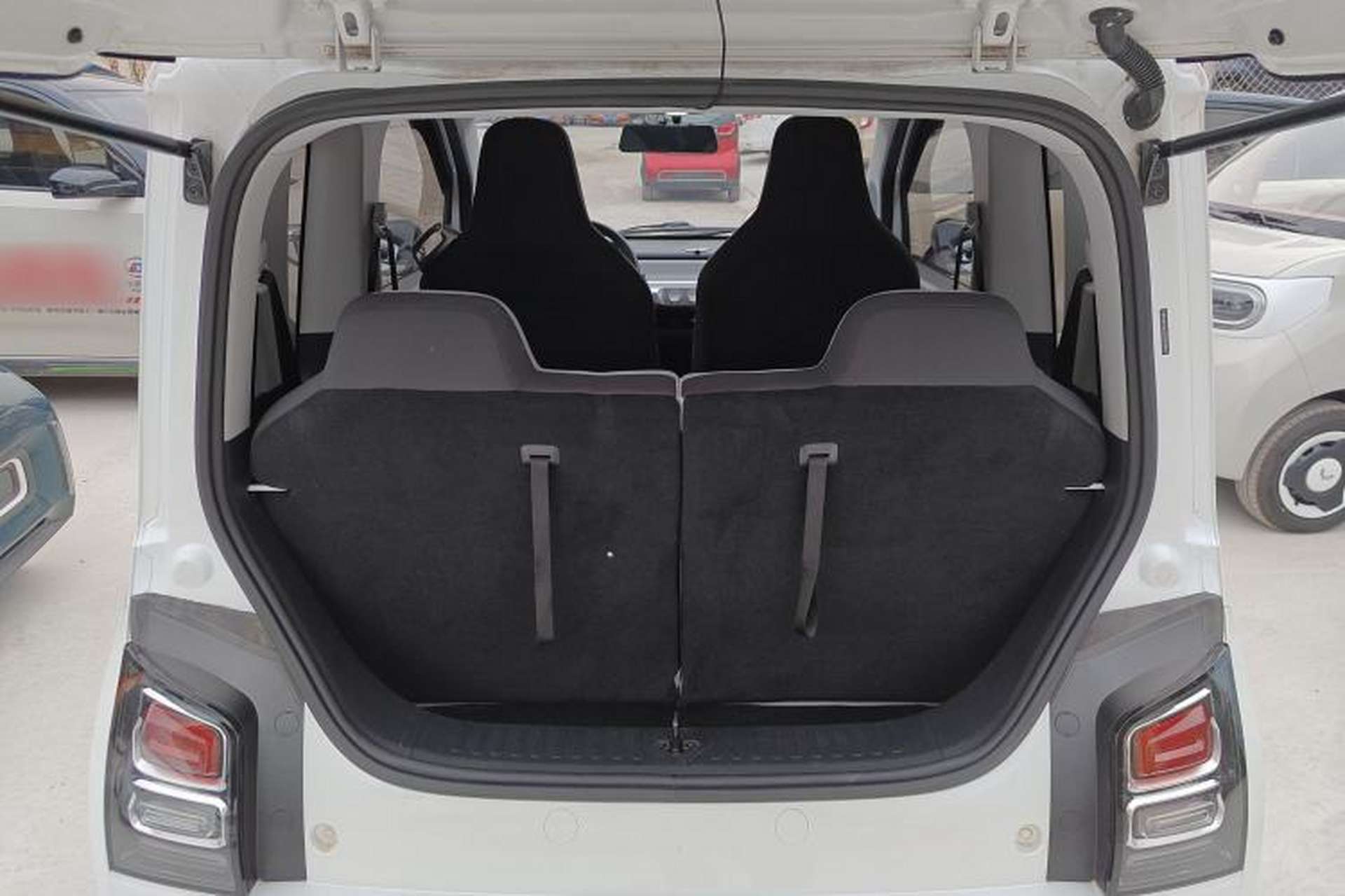 Used Wuling Air ev 2023 - Four Seats - Standard Edition Trunk