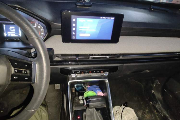 Used Wuling Alvez 2022 1.5L CVT Comfort Edition Audio And AC Panel