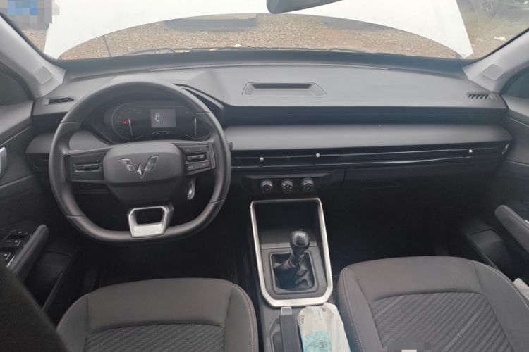 Used Wuling Alvez 2022 1.5L Manual Free-Style Model Center Console