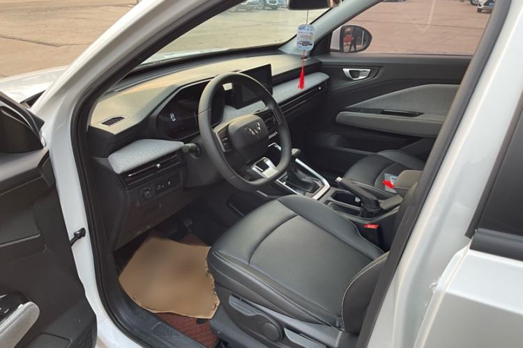 Used Wuling Alvez 2022 1.5L CVT Comfort Edition Interior 2