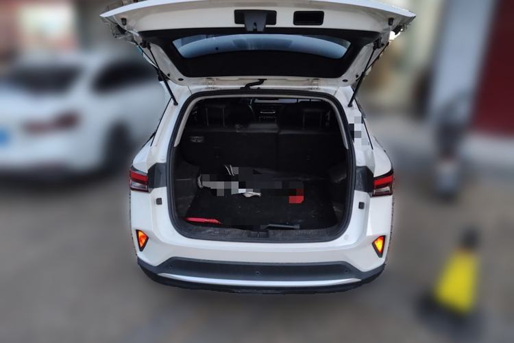 Used Wuling Alvez 2022 1.5L CVT Comfort Edition Trunk