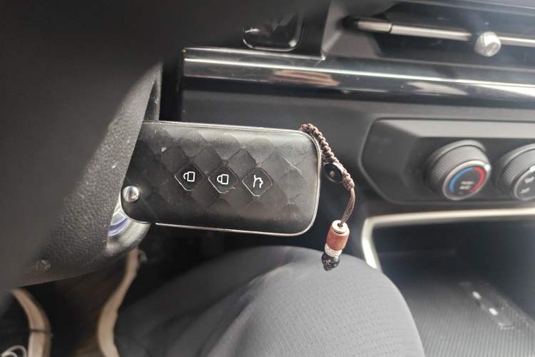 Used Wuling Alvez 2022 1.5L Manual Free-Style Model Vehicle Key