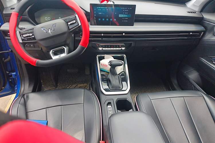 Used Wuling Alvez 2022 1.5T CVT Trendy & Cool Edition Center Console