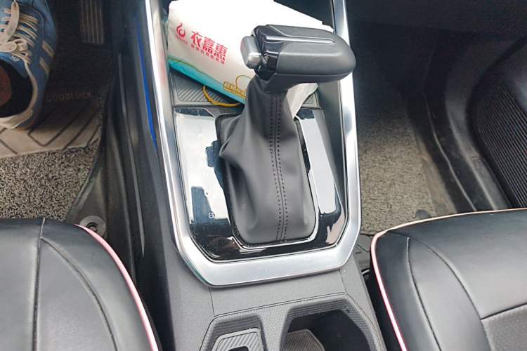 Used Wuling Alvez 2022 1.5T CVT Trendy & Cool Edition Gear Lever