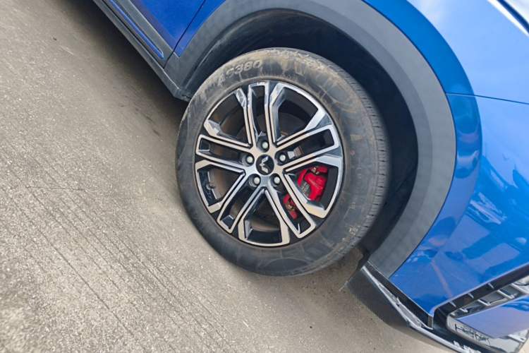 Used Wuling Alvez 2022 1.5T CVT Trendy & Cool Edition Right Front Wheel Hub