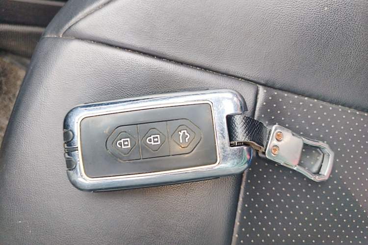 Used Wuling Alvez 2022 1.5T CVT Trendy & Cool Edition Vehicle Key