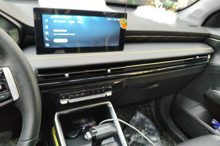 Used Wuling Alvez 2022 1.5T CVT Trendy & Cool Edition Audio And AC Panel