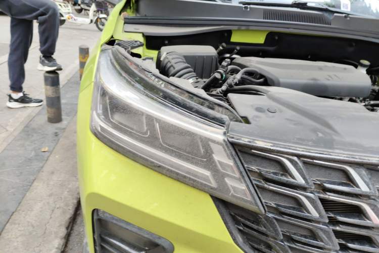 Used Wuling Alvez 2022 1.5T CVT Trendy & Cool Edition Right Front Headlight