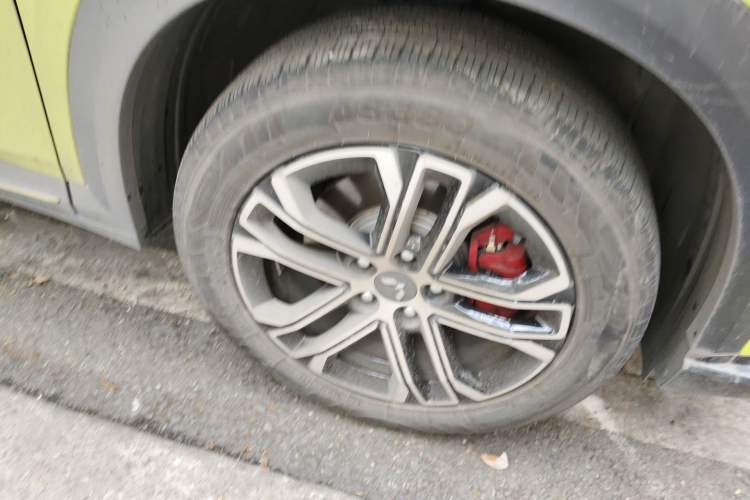 Used Wuling Alvez 2022 1.5T CVT Trendy & Cool Edition Right Front Wheel Hub